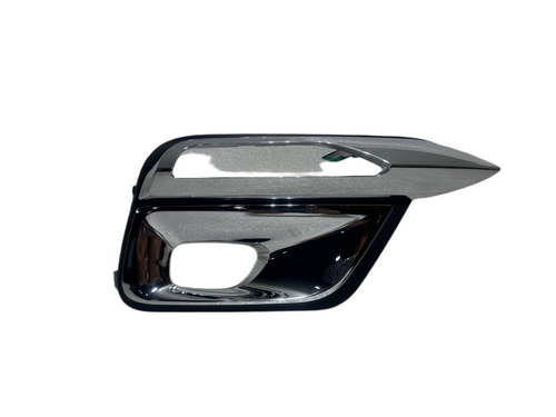 2015 2016 2017 Infiniti QX80 Front Bumper Fog Light Cover Right Passenger Side Chrome